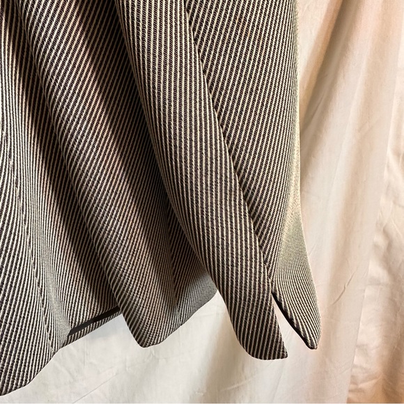 Tahari Arthur S. Levine Woman’s Suit Jacket - Picture 8 of 8